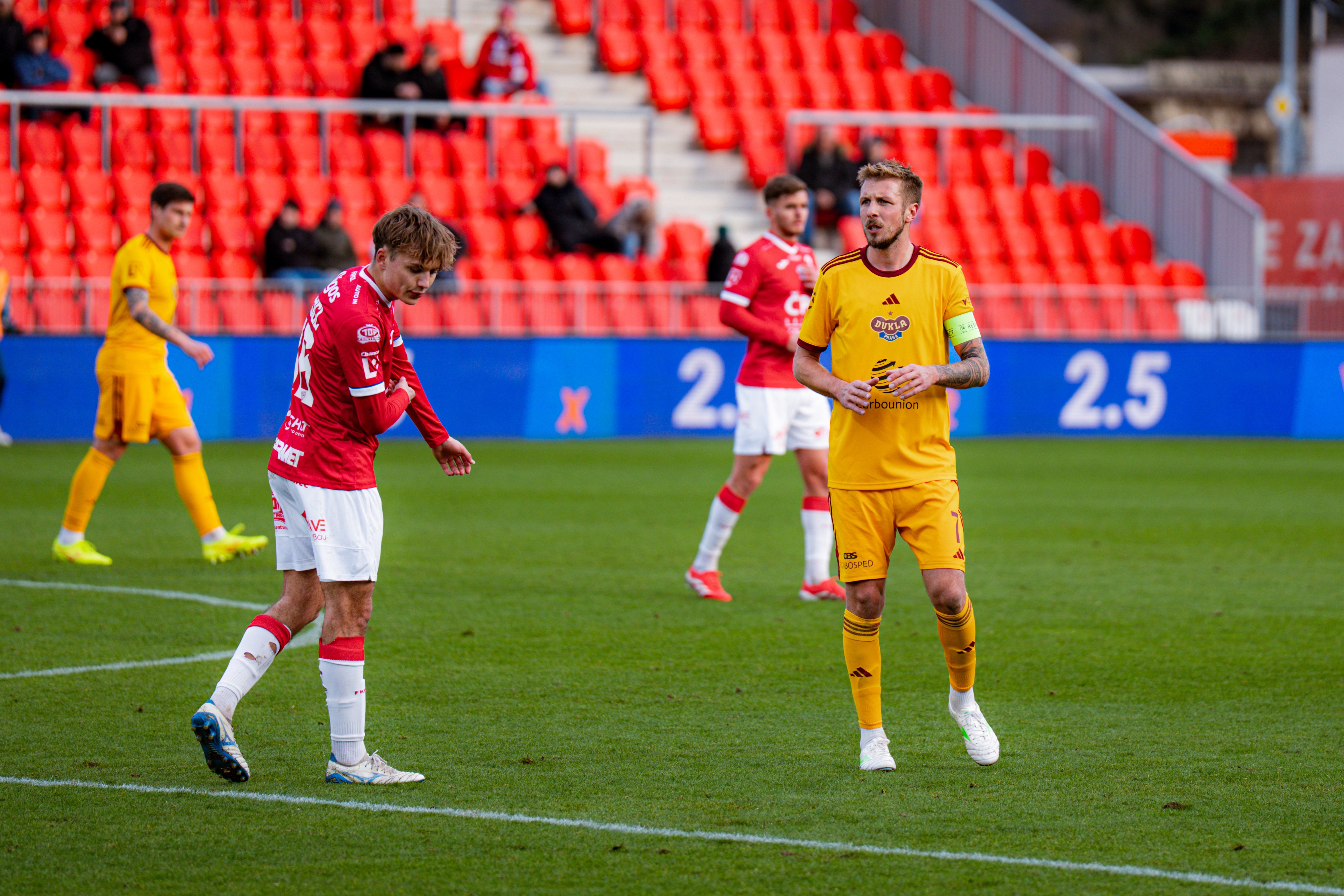 Dukla zakončí anglický týden v Pardubicích
