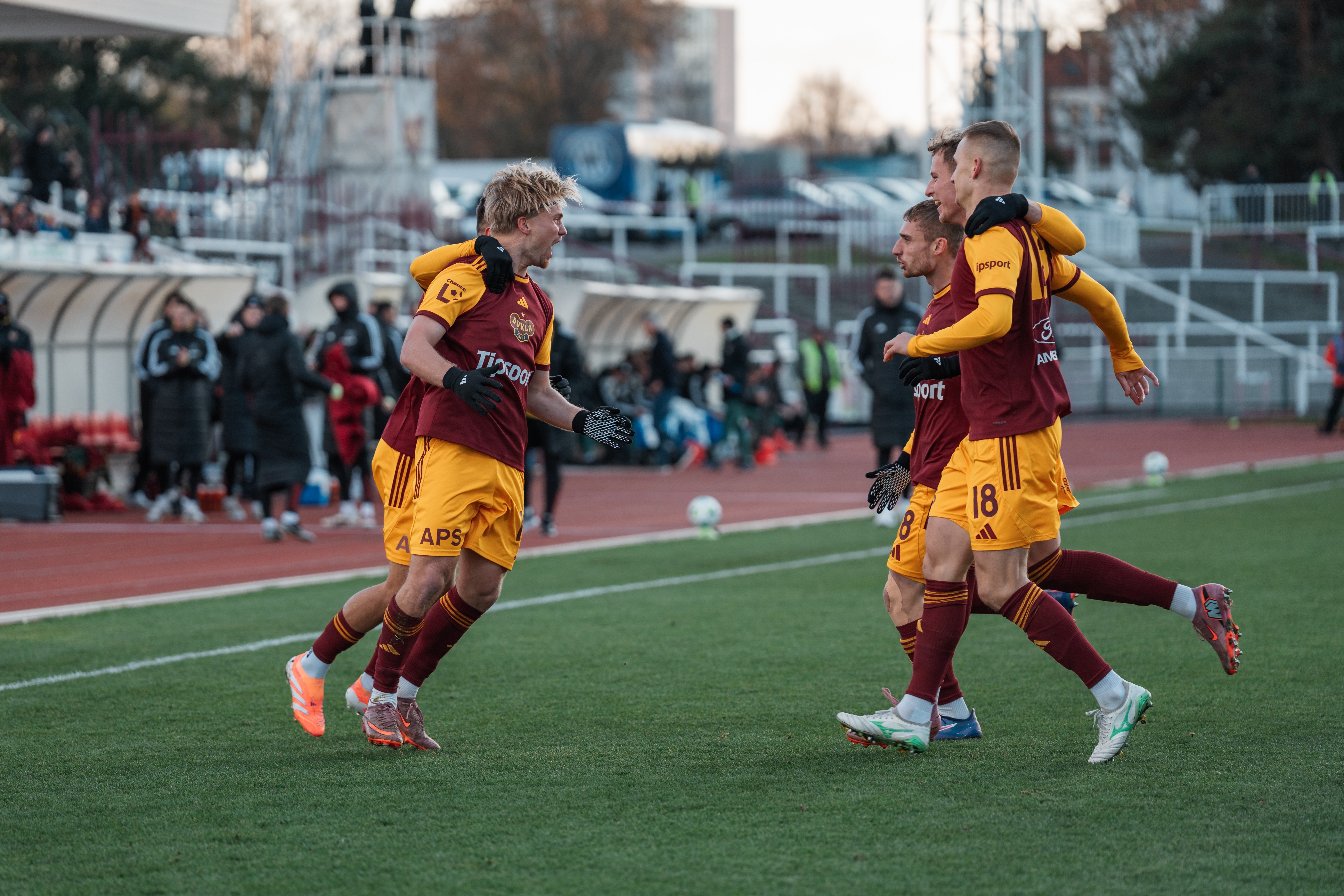 Duklu ek duel s poslednm tmem tabulky