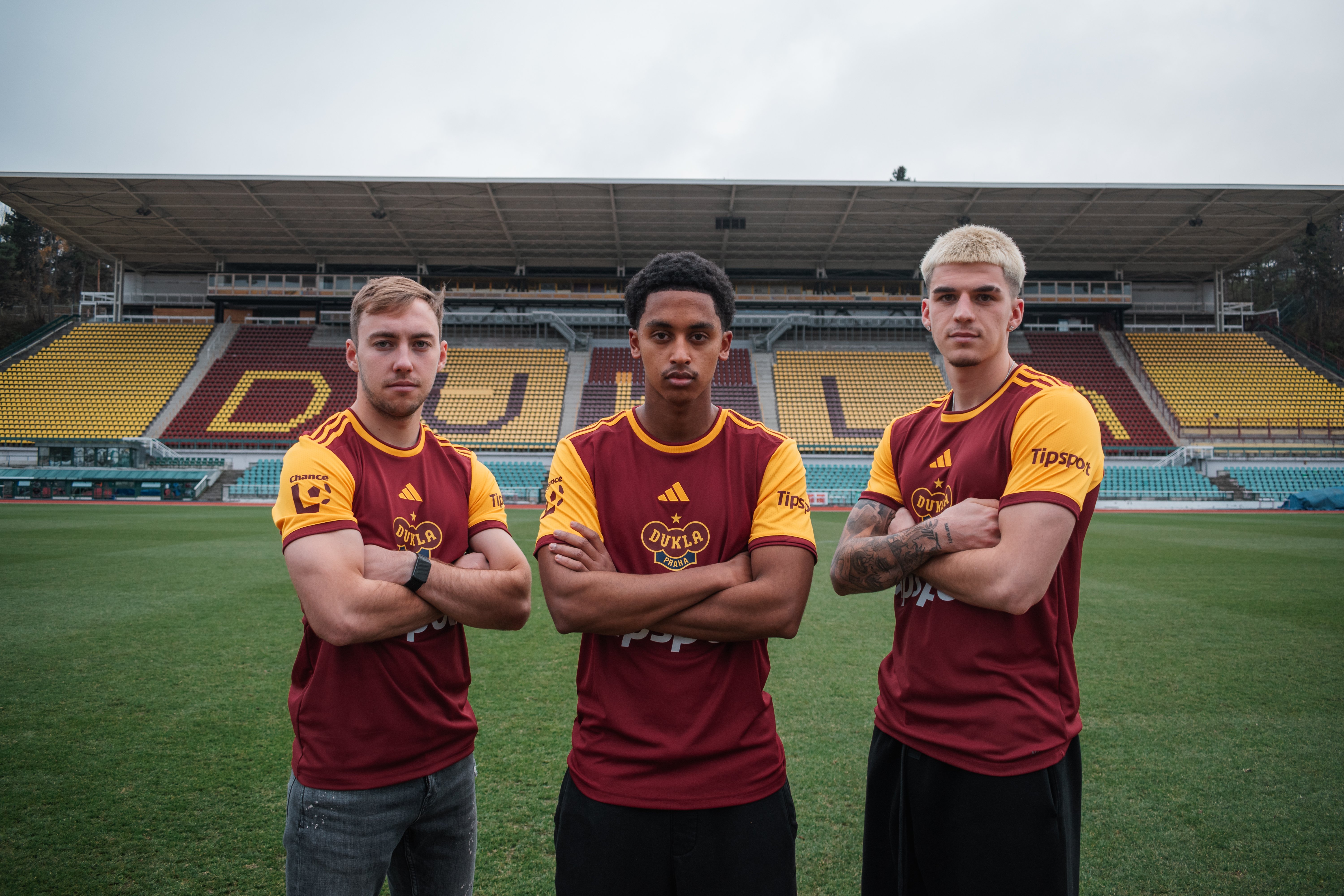 Trojice hr posl Duklu Praha