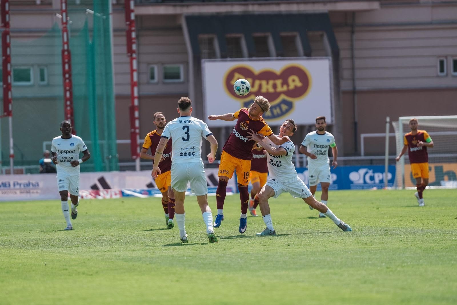 Dukla podlehla Slov�cku o jedinou branku
