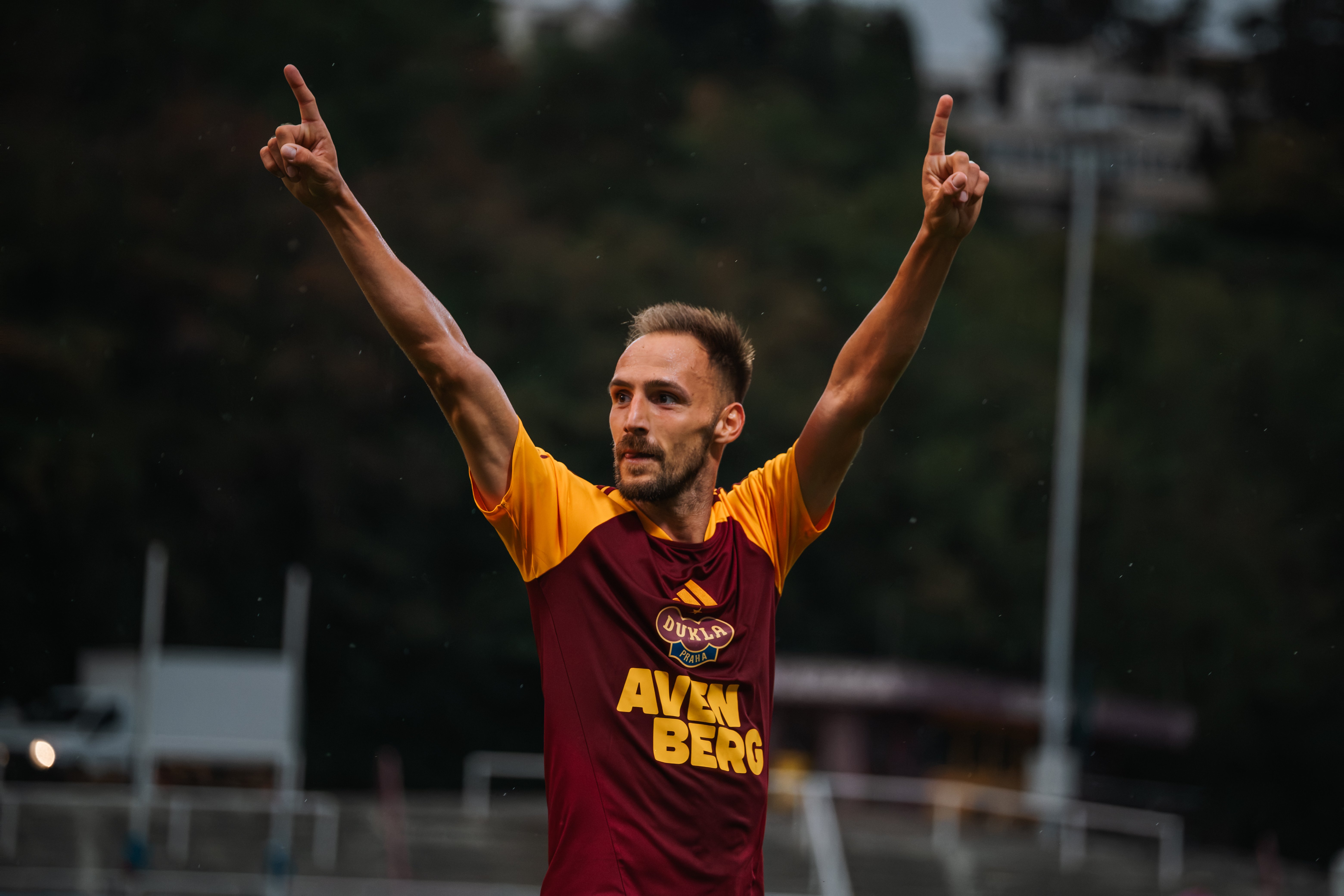 Prvn� dlouh� v�jezd sez�ny. Dukla hraje v Opav�