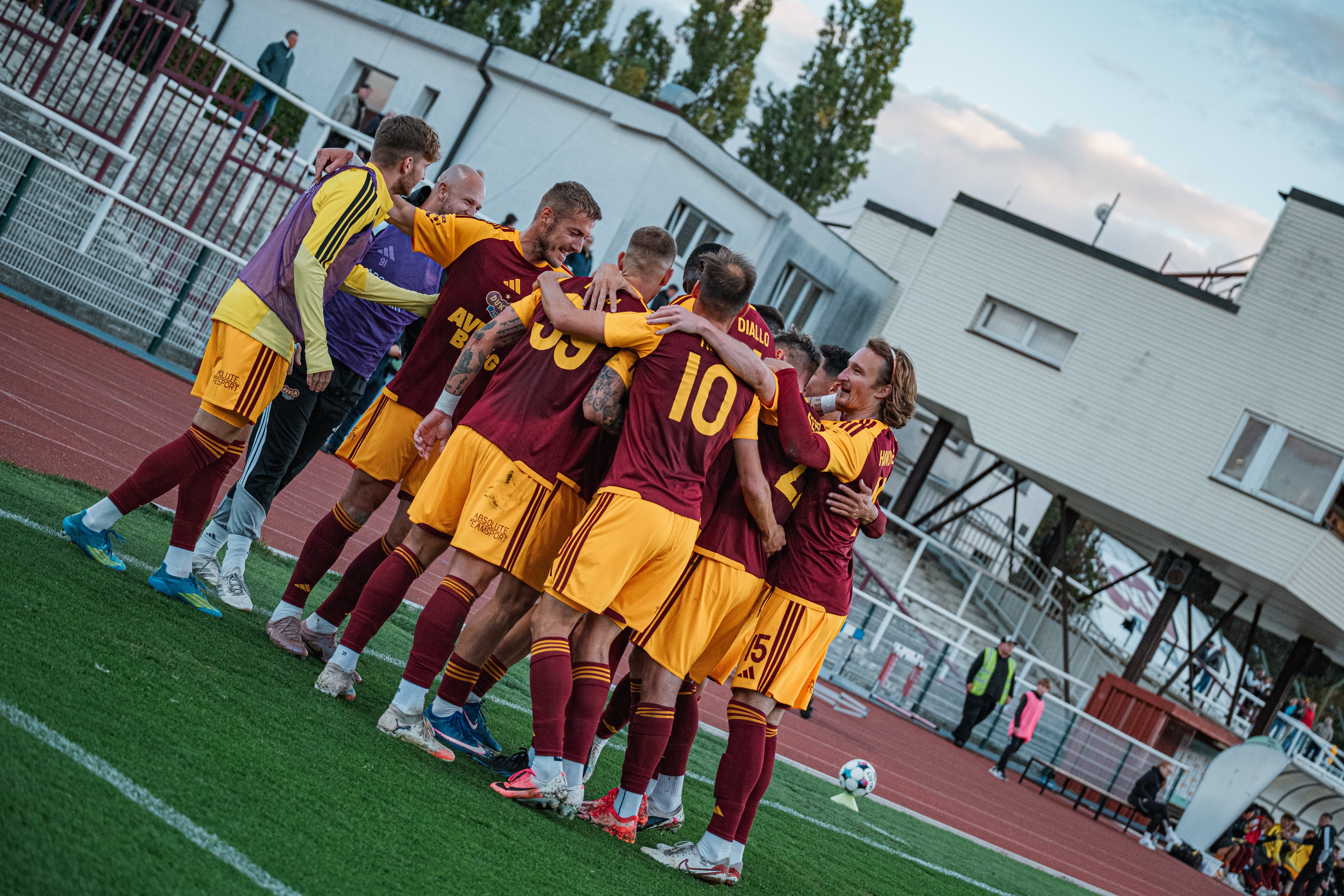 Dukla v z�v�ru ust�la drama a zv�t�zila nad Ban�kem