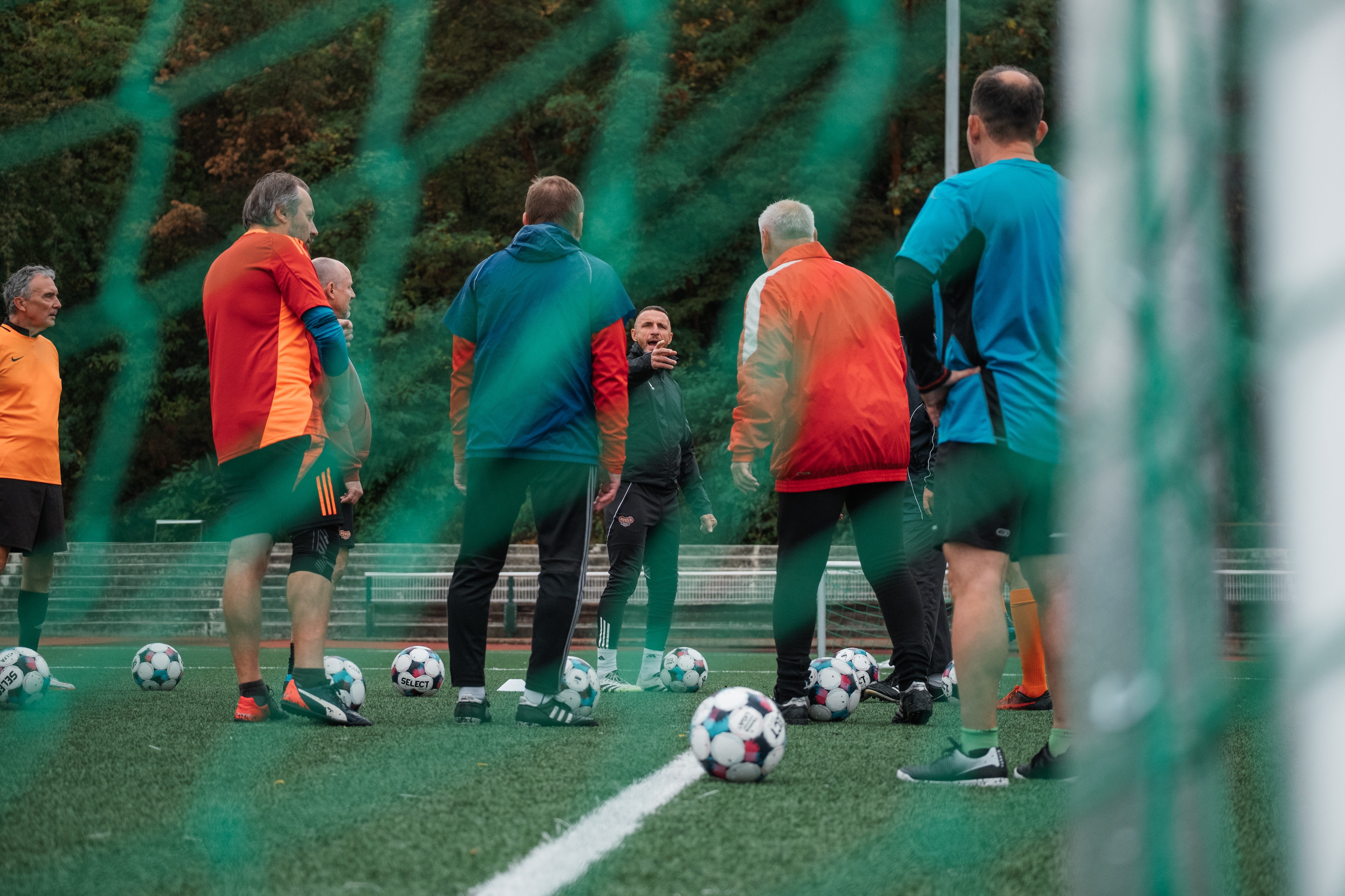 Walking fotbal ud�lal na Julisce sv� prvn� kr��ky. Nov� z�jemci se mohou st�le hl�sit