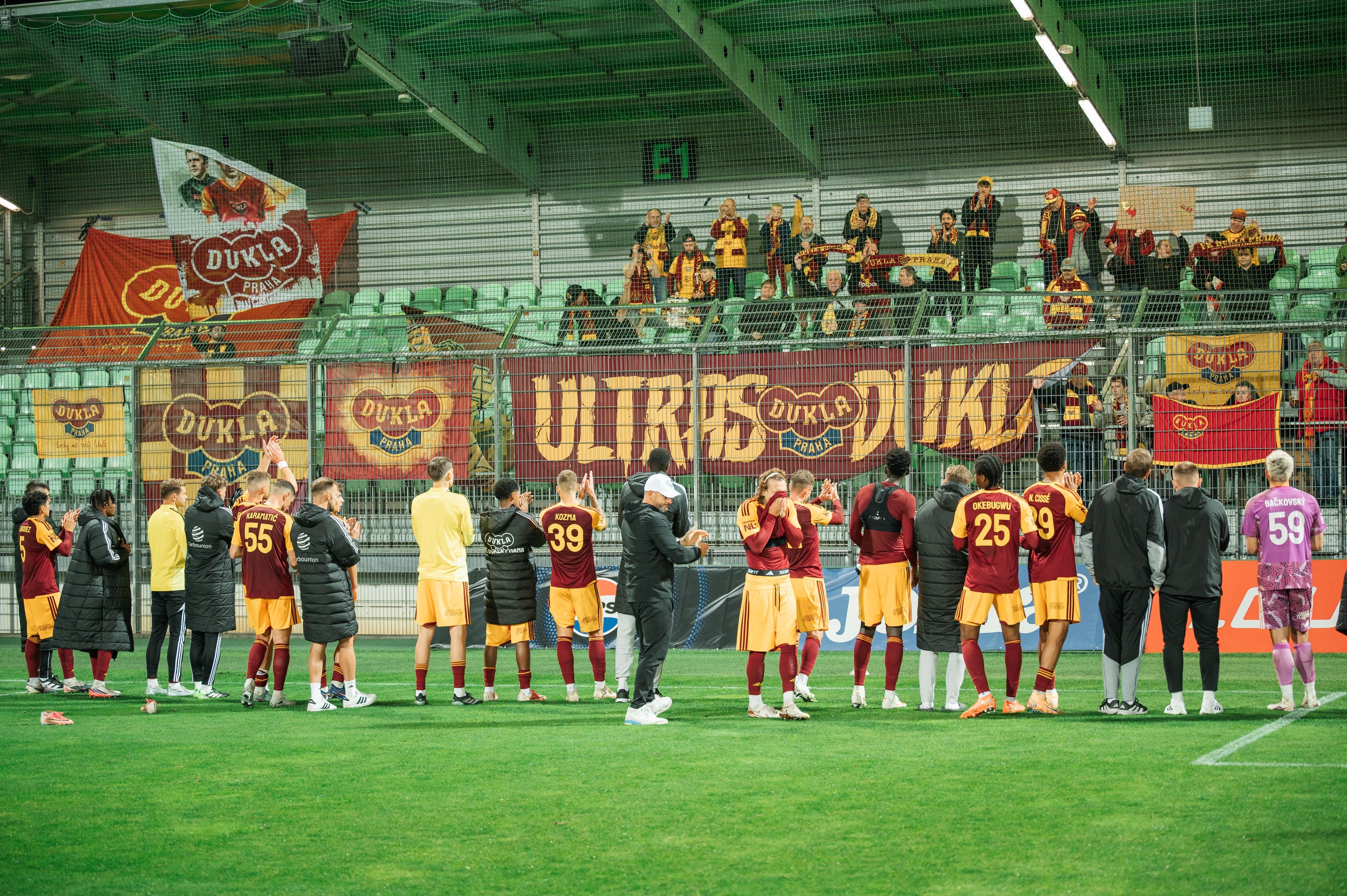 Dukla v Karvin� neusp�la, dom�c� rozhodli u� v prvn�m polo�ase